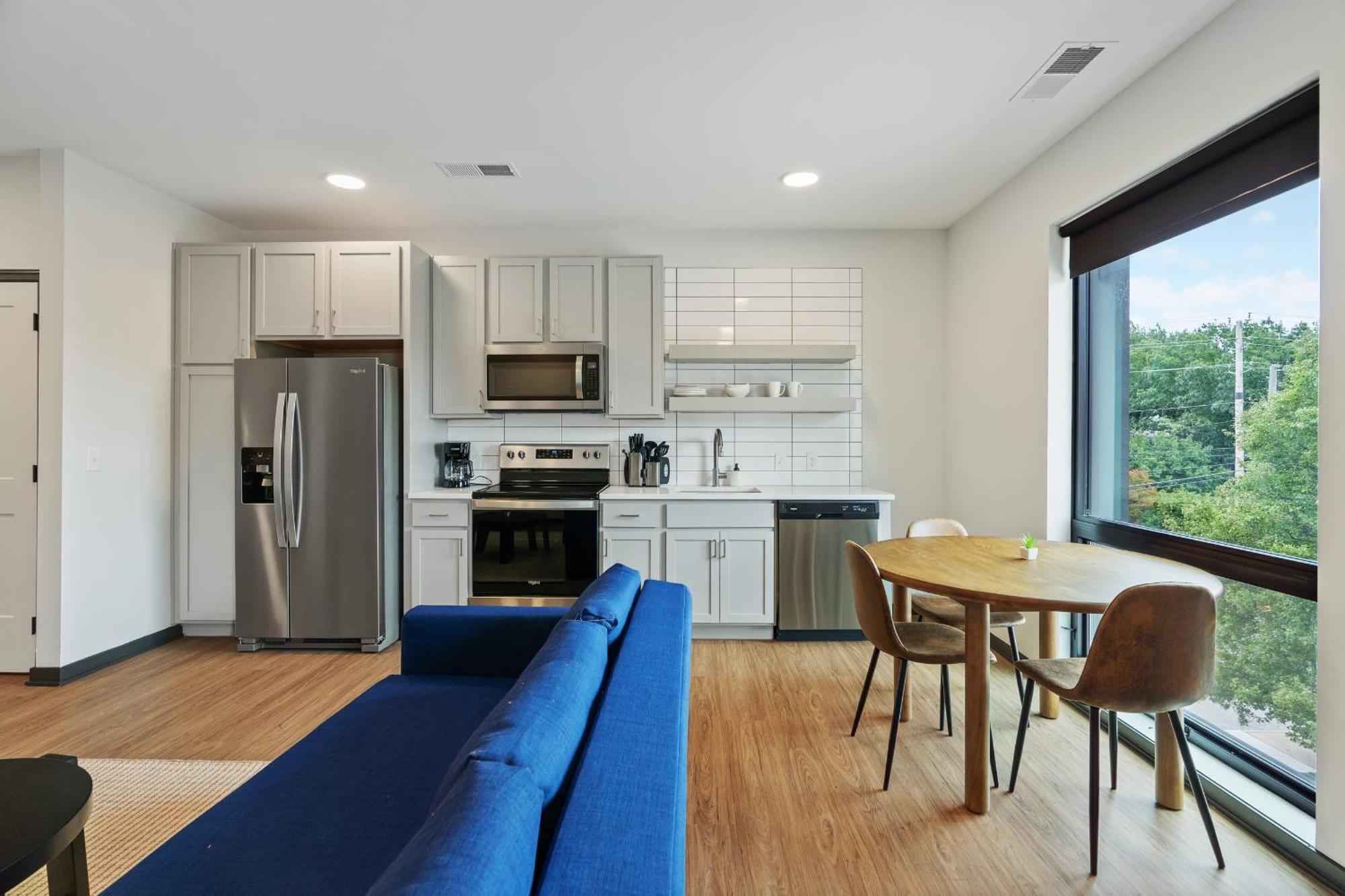 Cozysuites On Mass With Garage Parking #4 Indianapolis Bagian luar foto